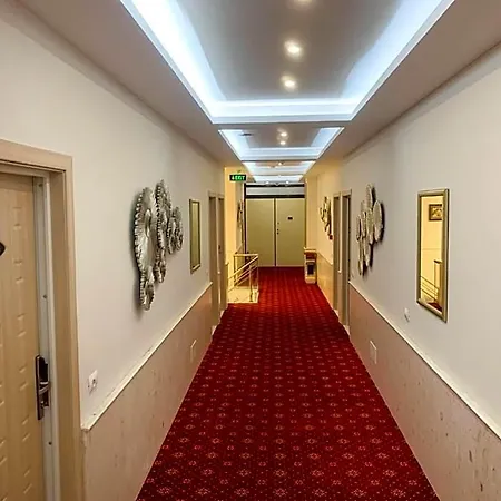 Park Tirana Hotel 3*